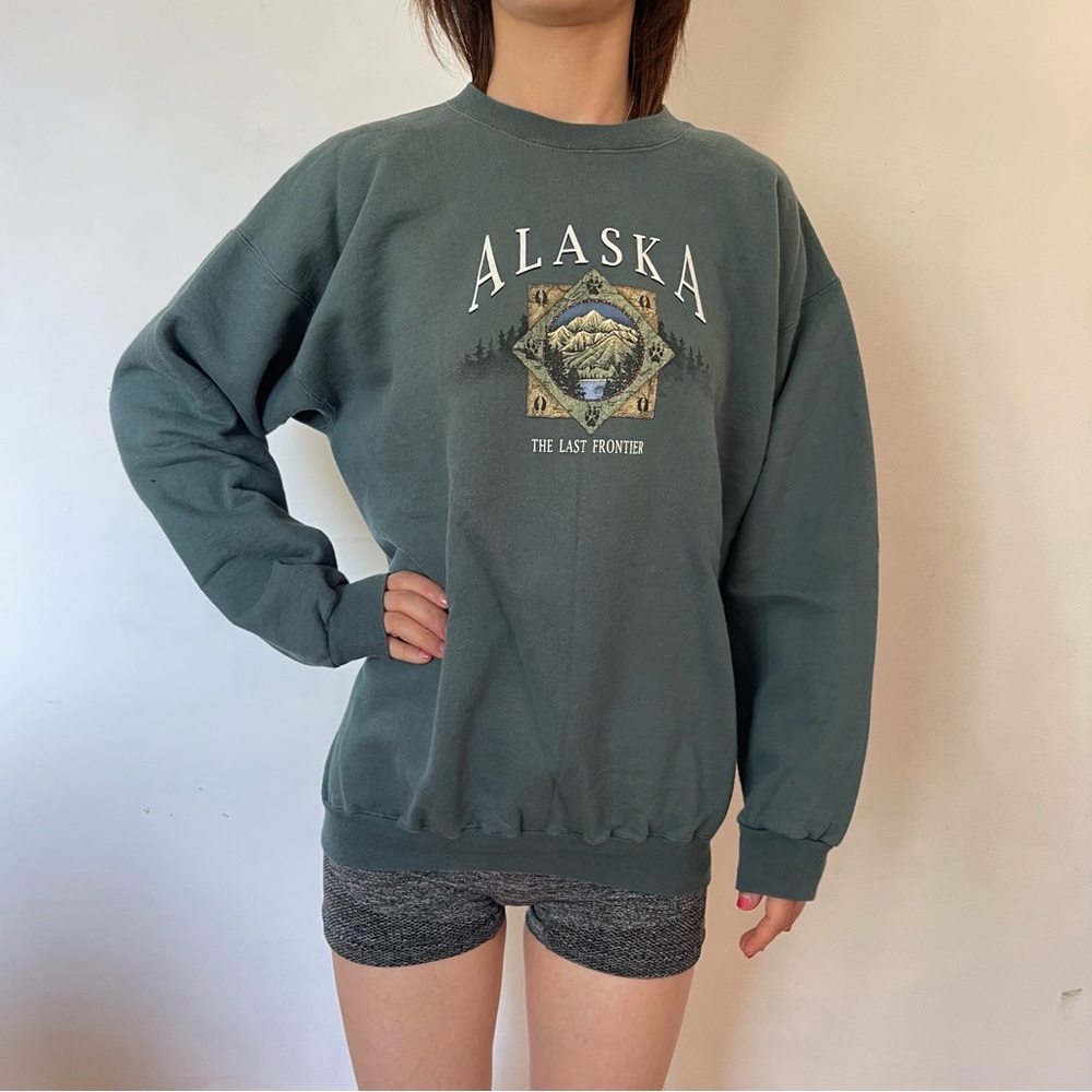 Vintage Alaska Green Crewneck Sweater with Scenic Graphic - Picture 2 of 5